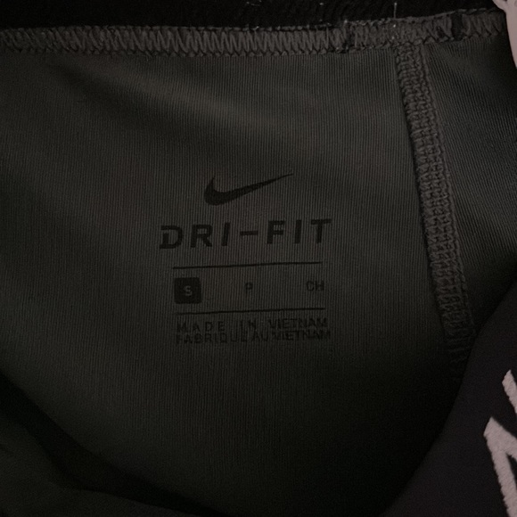 Nike Pros - Picture 3 of 3